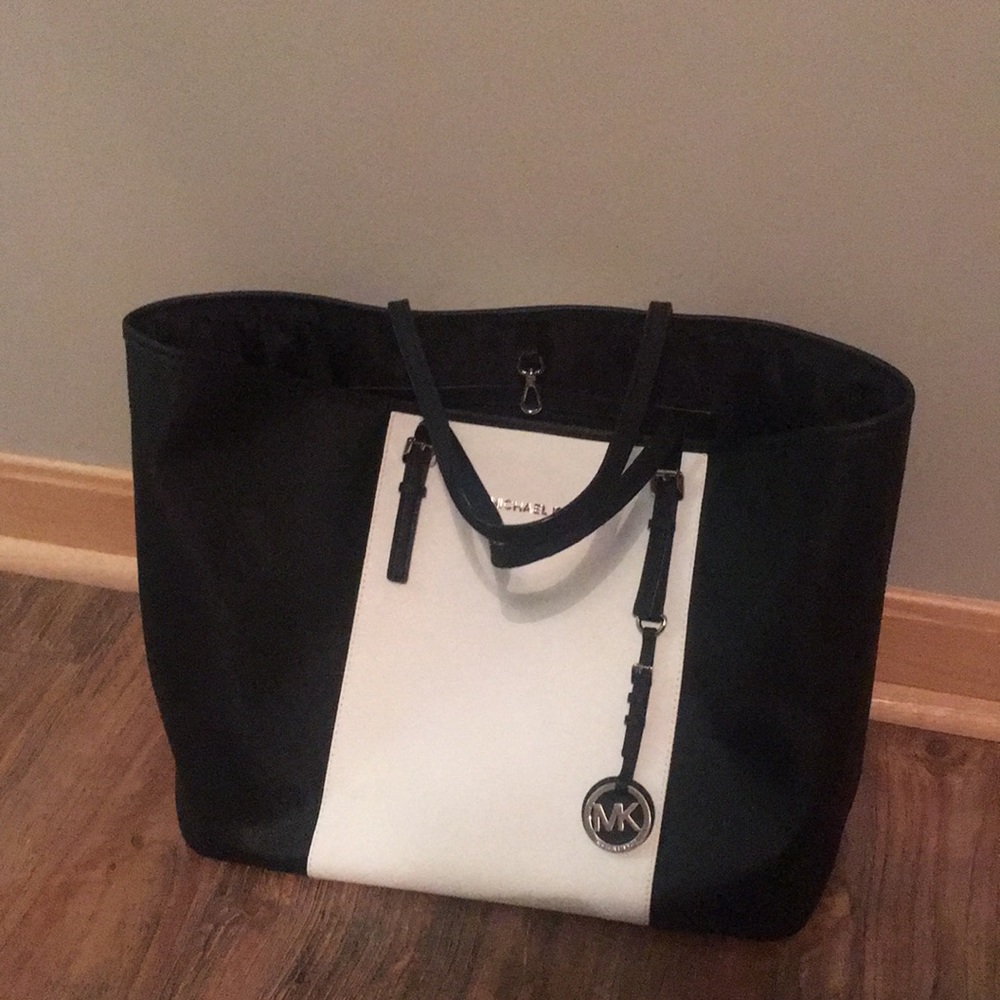 Micheal kors pure.